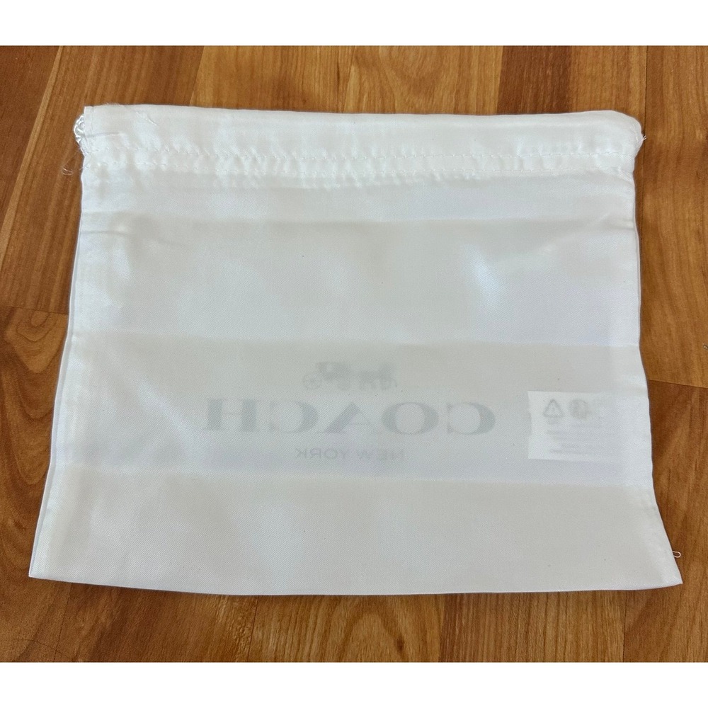 Coach Dust Bag 
8 1/2 x 7 1/2‎ inches
New condition - Picture 2 of 2